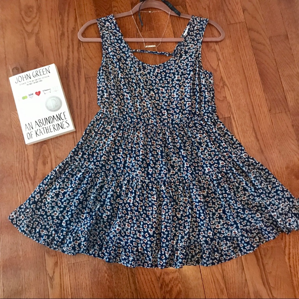 Adorable Tunic Flare style floral top.